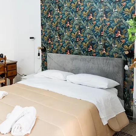 Grey 'historic Centre' Apartament *